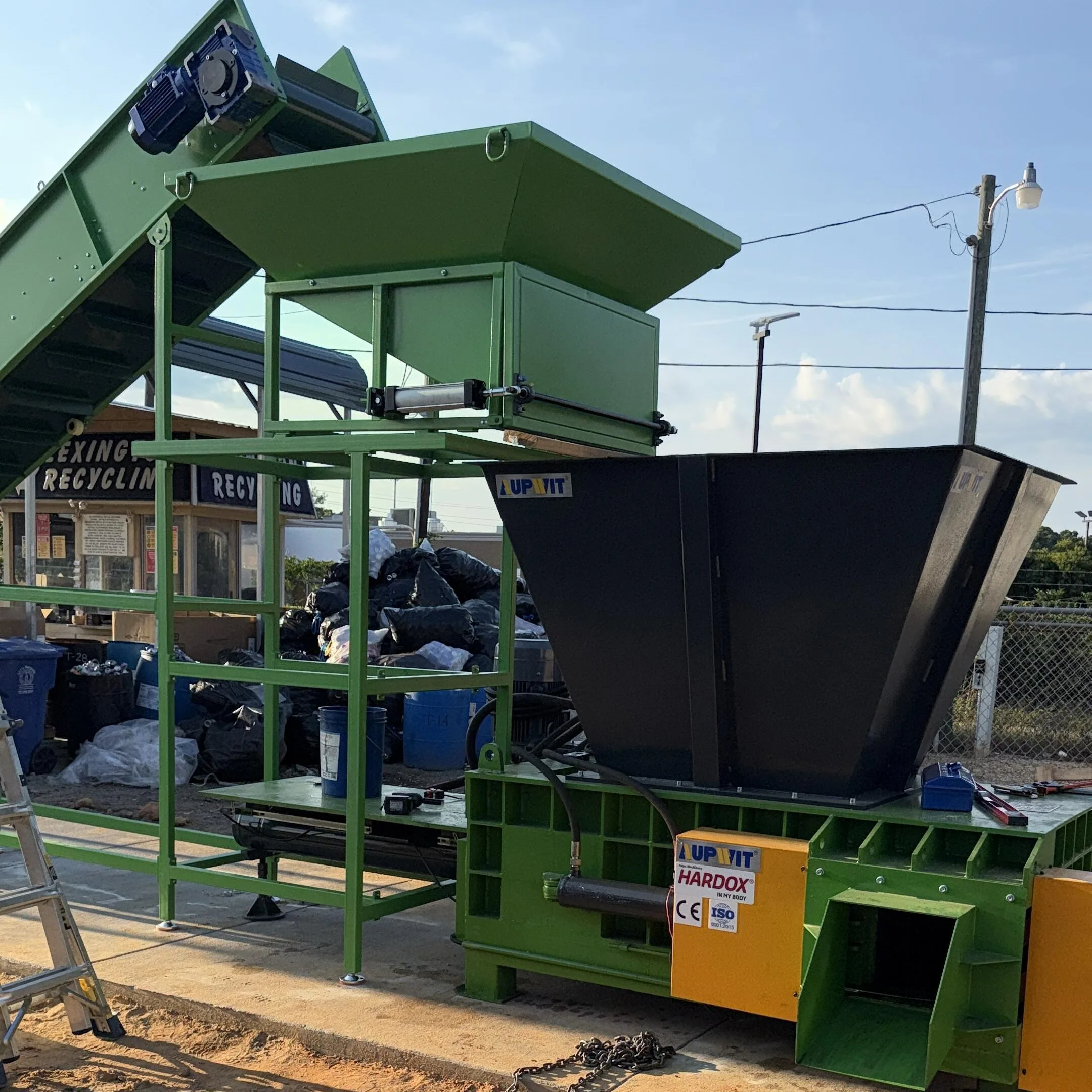 Y81PTZ Metal Baler Operating in South Carolina Recycling Center